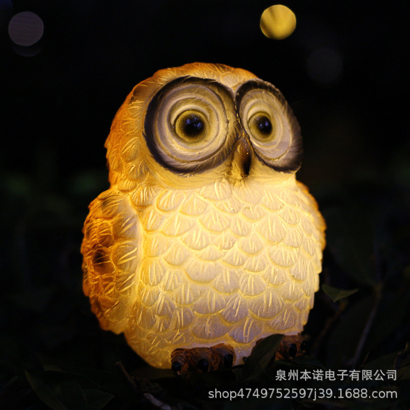 Amazon outdoor simulation owl animal statue ornament, resin solar garden lamp, garden decoration Application Scenario
