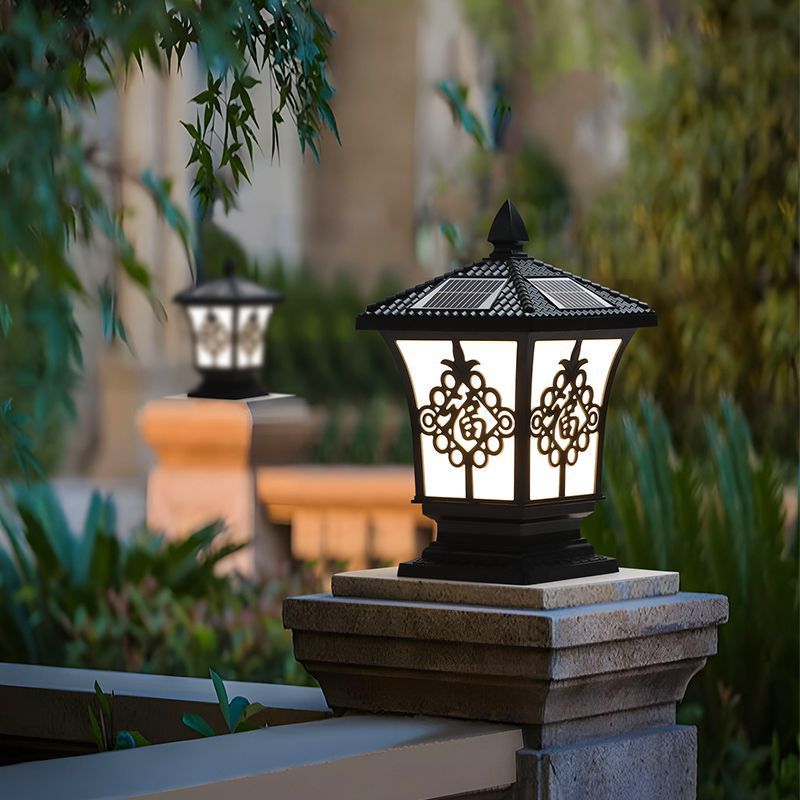 Factory solar column head lamps, garden lamps, main gate column fences, outdoor villa wall lamps, factory cross-border wholesale Application Scenario