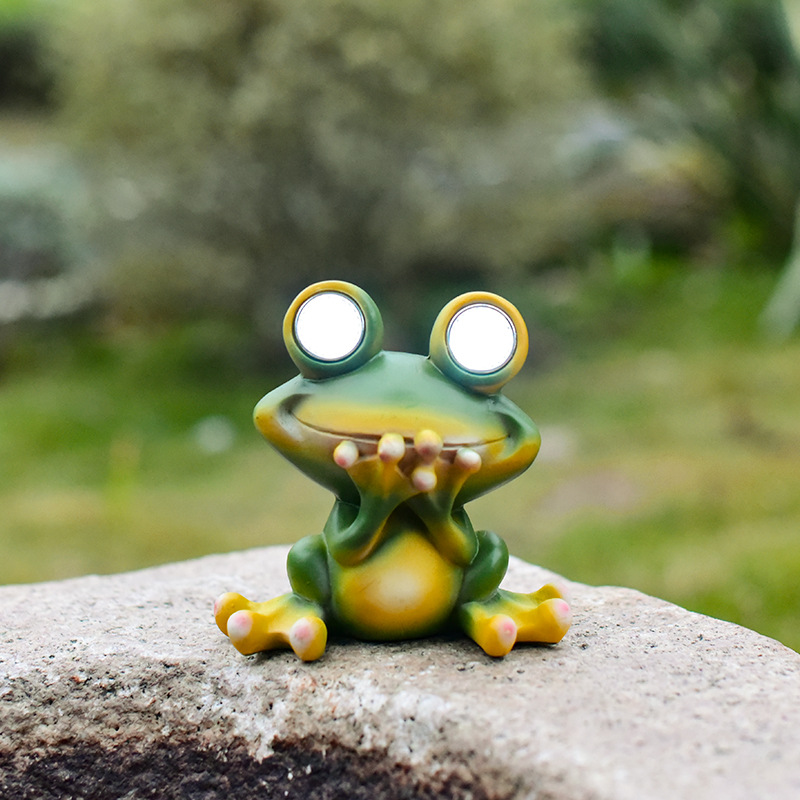 Amazon solar lamps, animal statues, simulation frog ornaments, outdoor resin handicrafts, courtyard and balcony decorations Application Scenario