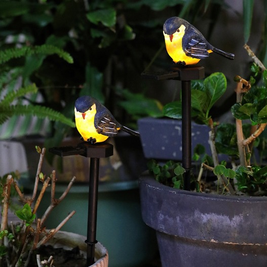 Solar-powered outdoor resin bird lamp, courtyard ground plug lawn lamp, garden courtyard animal landscape decoration LED Application Scenario