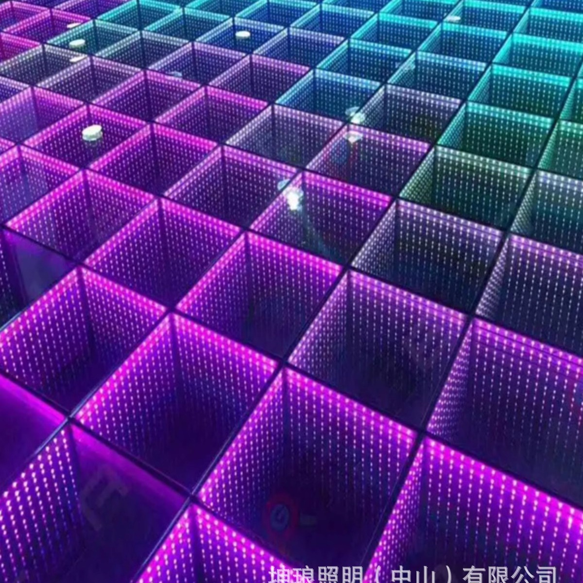 Abyss thousand-layer mirror wireless magnetic floor tile light 3DLED stage, Internet celebrity live streaming room, wedding, KTV floor light charging Specification drawing