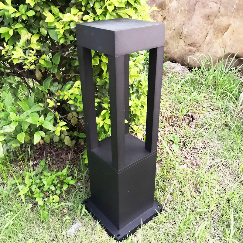 Square 4-column lawn light, garden light, outdoor aluminum grass light, garden four-sided light, park landscape light, aluminum material Application Scenario