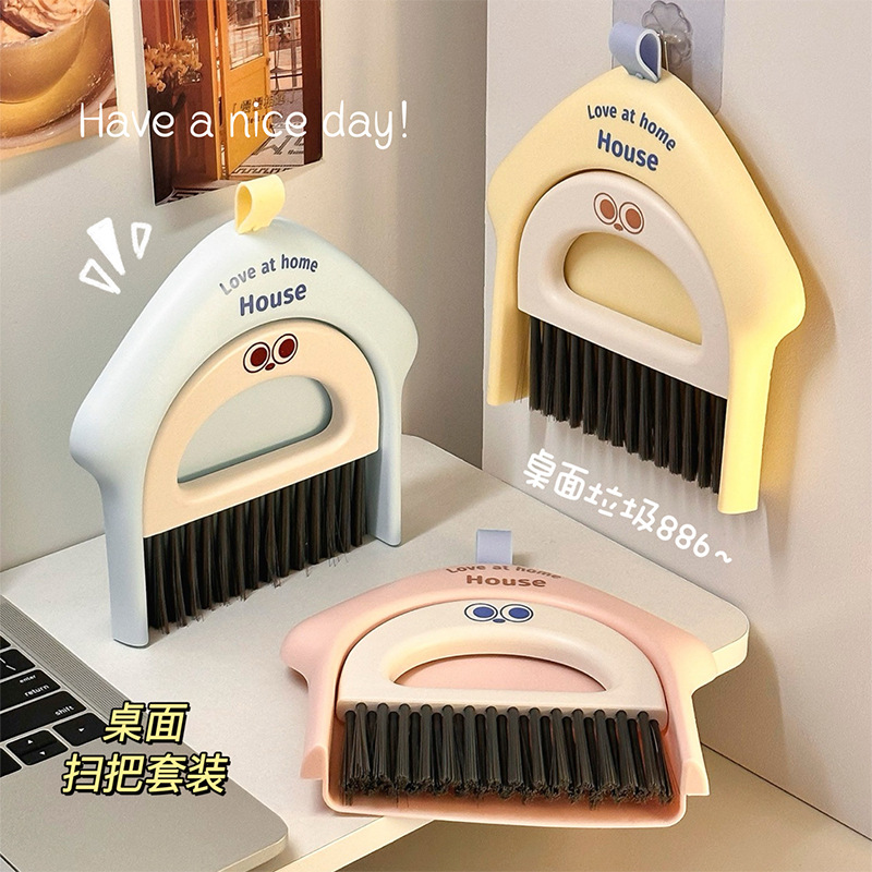 J06-6995 Desktop Mini Broom and dustpan Set for cleaning desks, keyboards, computers and sundries in student dormitories