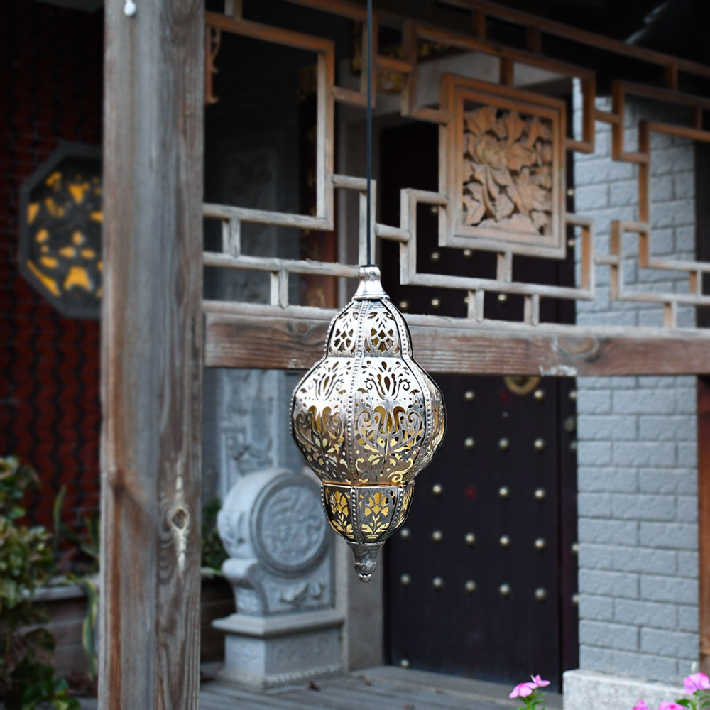 Cross-border solar chandelier, outdoor hollowed-out projection iron Baroque hollowed-out lamp, courtyard waterproof chandelier Application Scenario