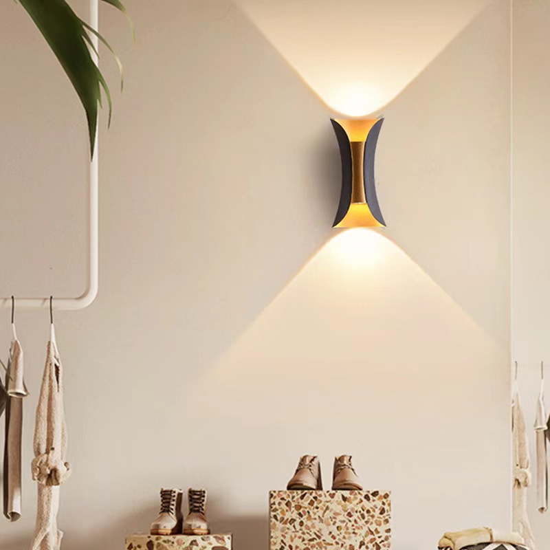 Cross-shaped circular led outdoor wall lamps, waterproof round ball lamps, double-head 4-head garden lamps, corridor, villa background wall, fence details Picture