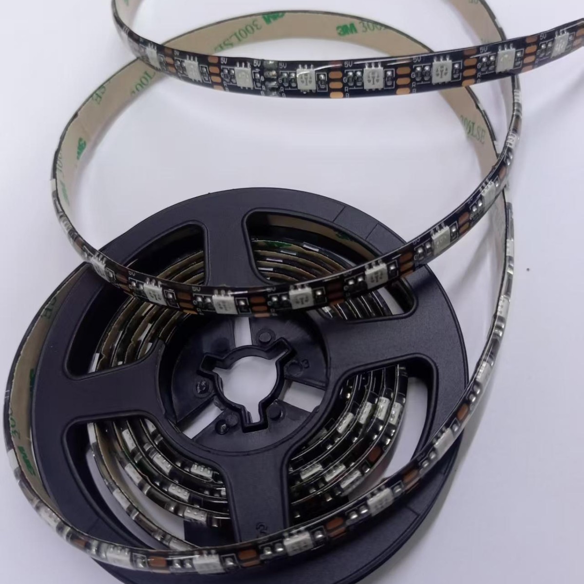 WS2812B full-color LED light strip 5050RGB surface mount with built-in IC lamp beads, intelligent programmable 5V color-changing 60 lights Specification drawing