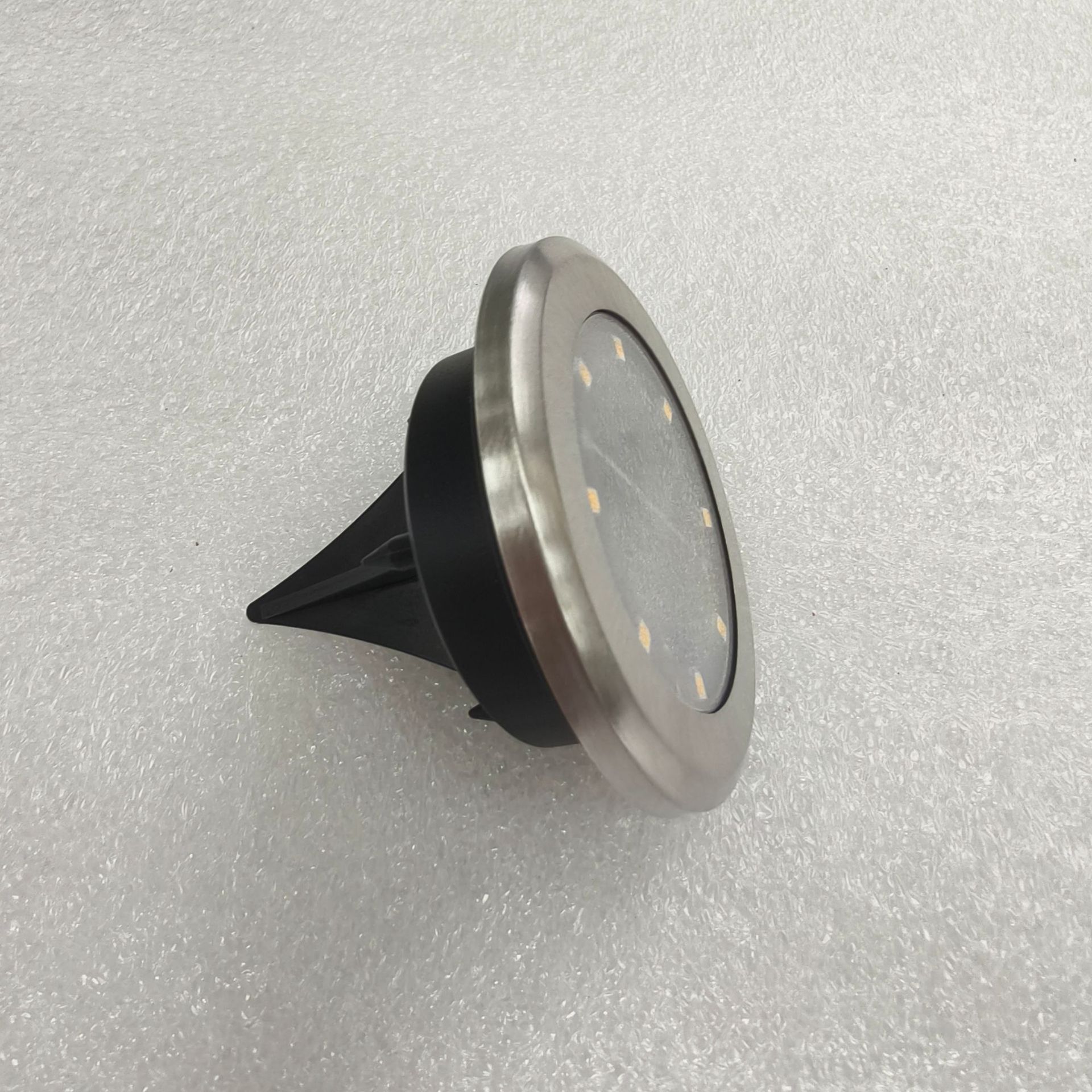 New outdoor solar courtyard lawn light, road garden night landscape light, atmosphere mini stainless steel ground lamp Item Picture