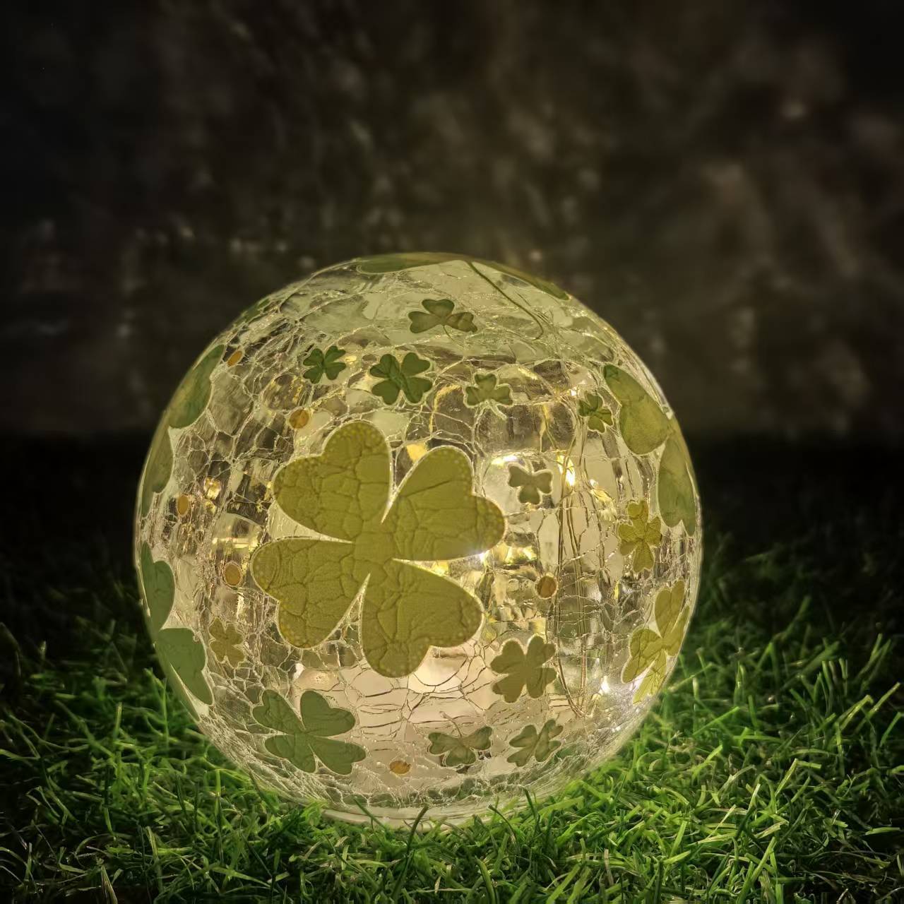 New four-leaf clover water sticker cracked glass ball lampshade LED cracked ice flower glass lamp Application Scenario