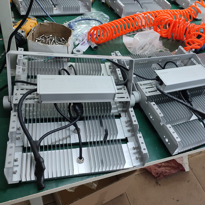 Tunnel light manufacturer offers direct supply of 100W, 150W, 200W high-pole LED lamps, 250W, 300W tunnel X20 in stock Application Scenario