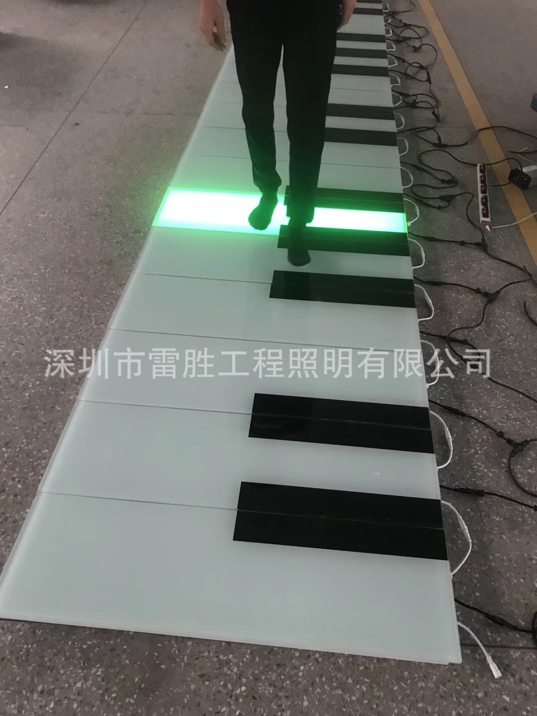 Factory price direct supply LED piano floor tile lights, foot-sensing floor pianos, human body gravity sensing floor lights full figure