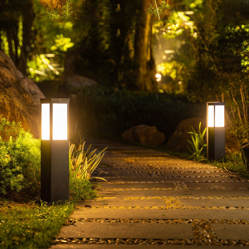 Solar-powered waterproof floor-standing square lawn lights, grass lamps, led garden, villa, road, courtyard and landscape lights, energy-saving Application Scenario
