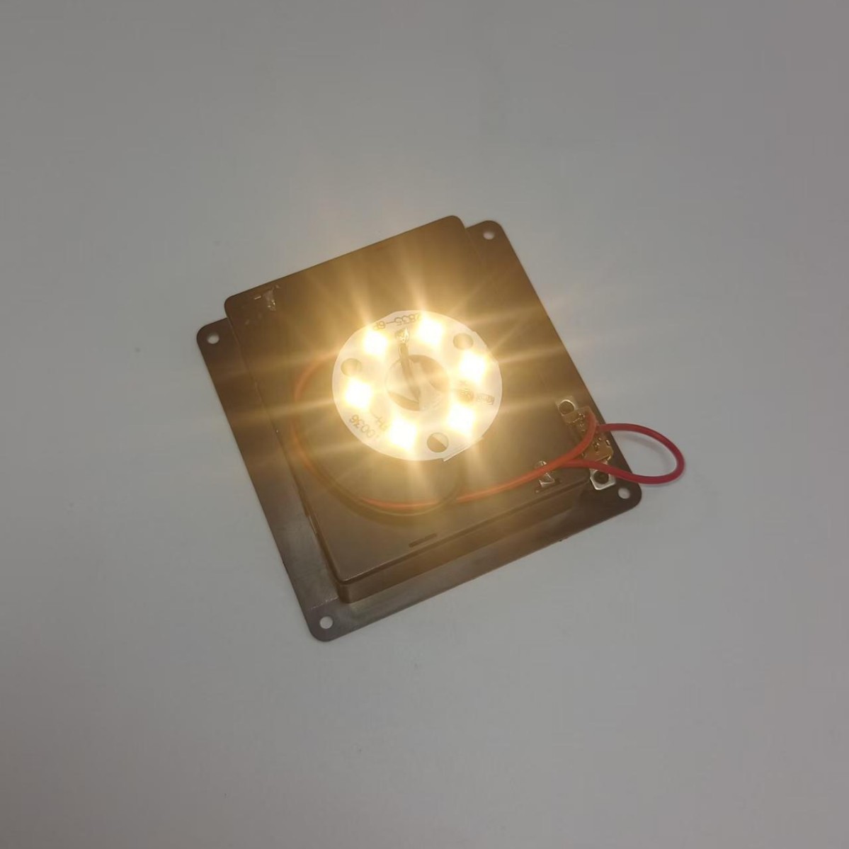 Factory direct supply of 5V round plate 2835-6P 31mm wide monochrome lamp plate with base battery box 3+AAA details Picture