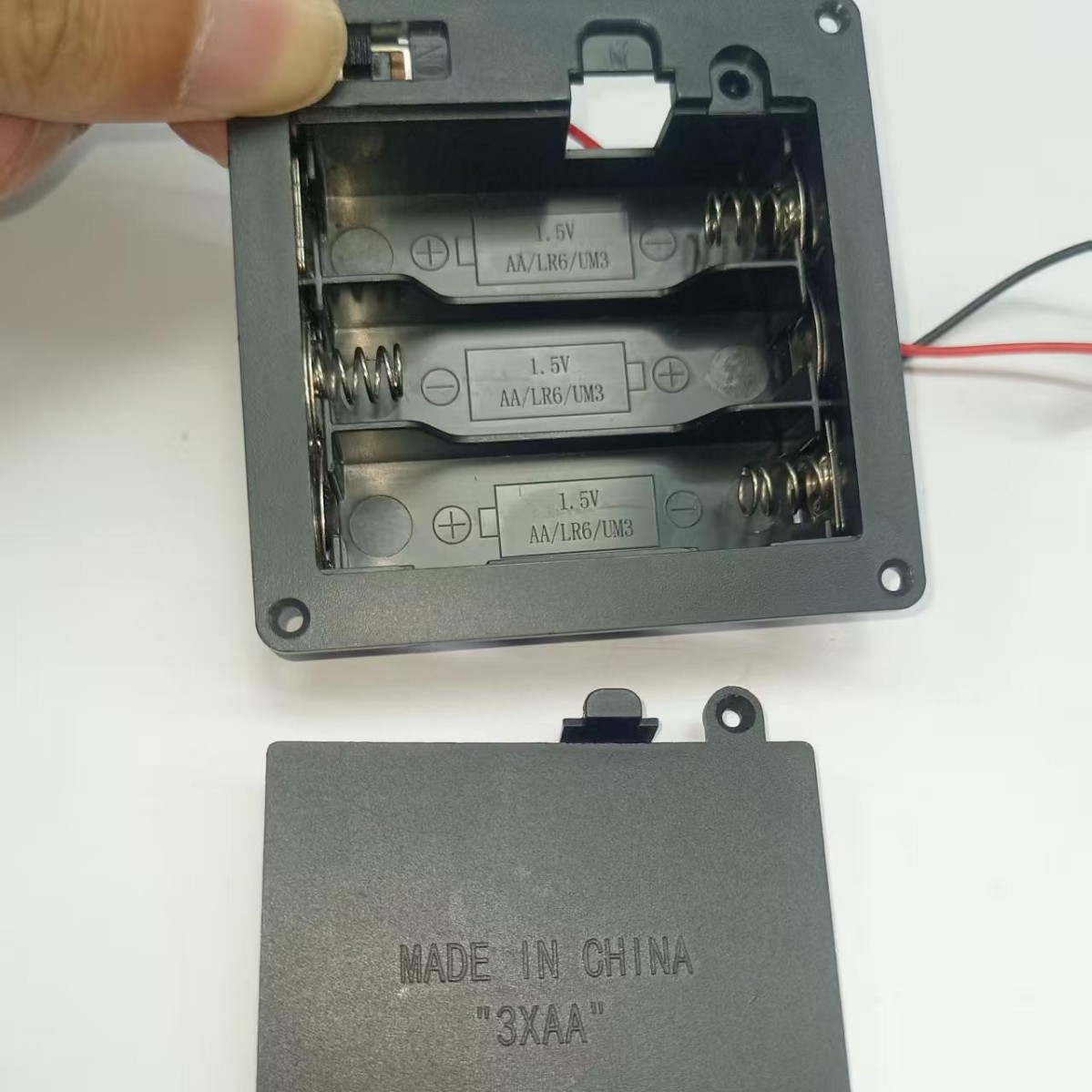 Factory direct supply of 5V round plate 2835-6P 31mm wide monochrome lamp plate with base battery box 3+AAA Application Scenario