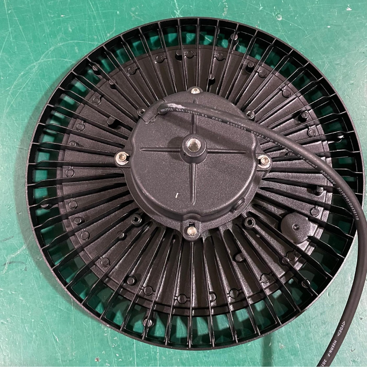 Cross-border best-selling private mold certified LED industrial and mining lamps, UFO lamps, industrial workshop, warehouse, factory building, cold storage lighting lamps Application Scenario