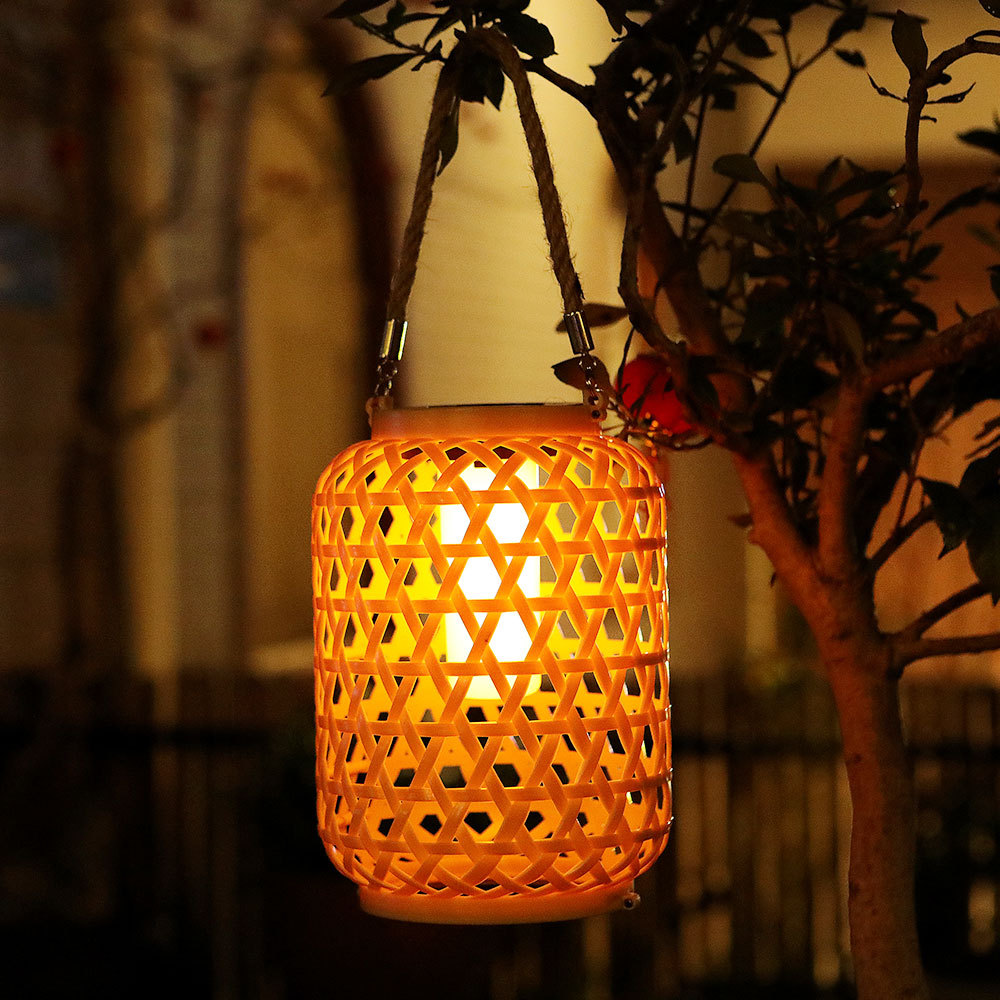 Wholesale of solar-powered Chinese-style bamboo woven lanterns, Spring Festival decorative rattan woven lanterns, balcony, garden, outdoor and courtyard hanging lanterns Application Scenario