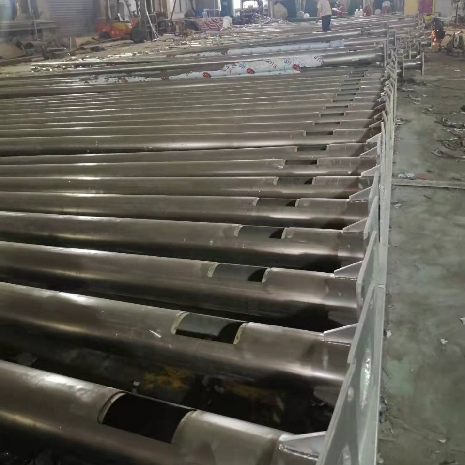 Factory direct sales of stainless steel street lamps and stainless steel lamp poles. High price, quality guaranteed, high brightness, from Meihua Lighting full figure