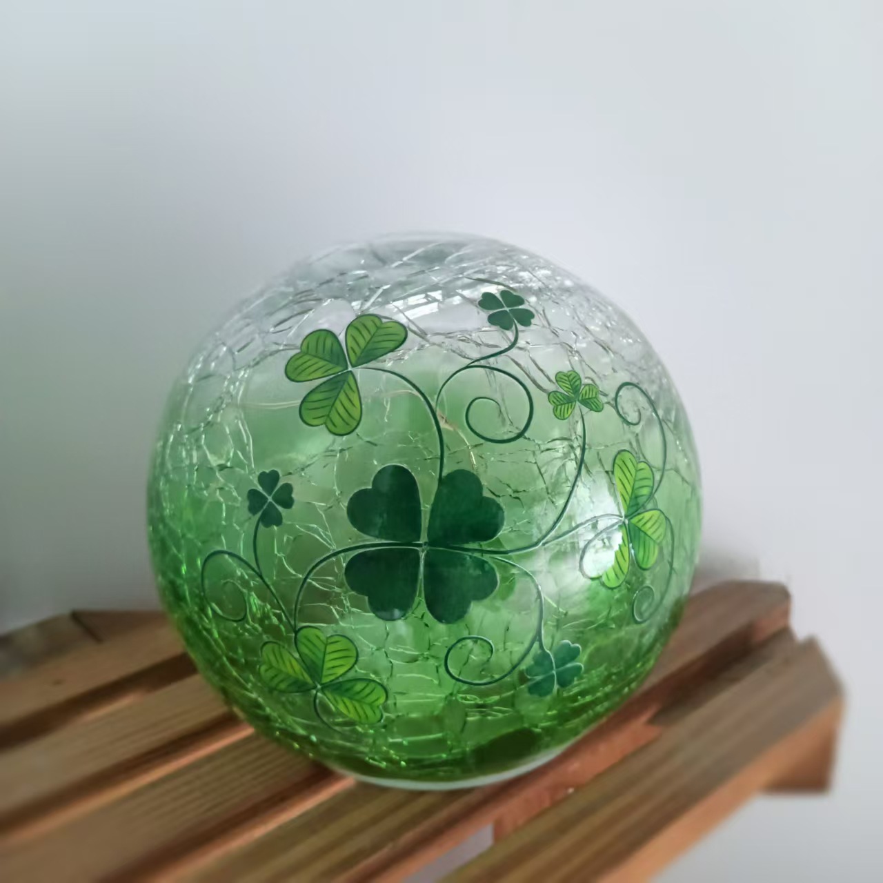New four-leaf clover water sticker cracked glass ball lampshade LED cracked ice flower glass lamp Specification drawing