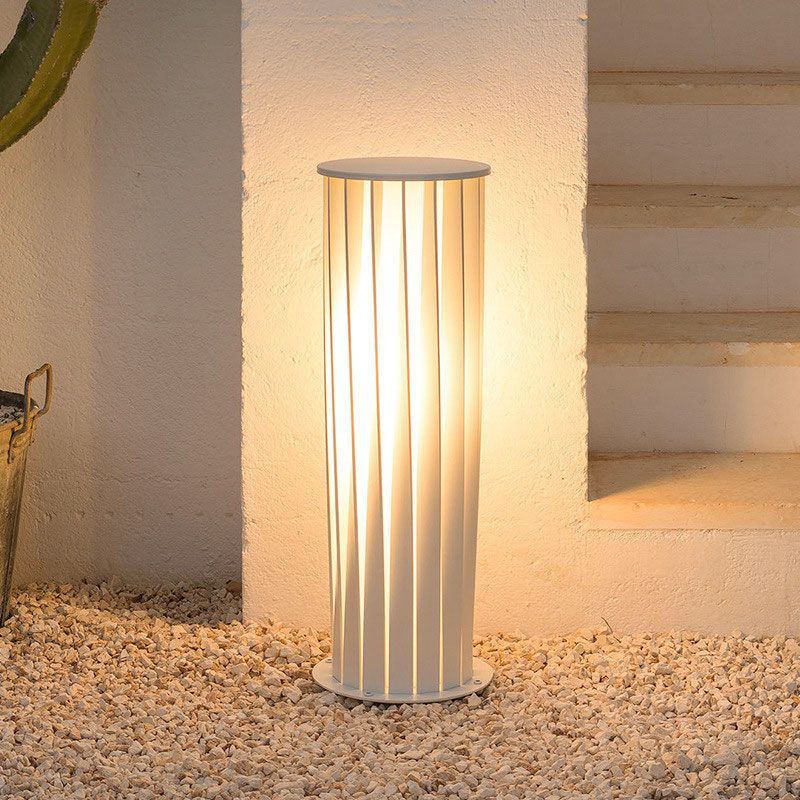 Cross-border internet-famous solar energy homestay lawn lights, villa balcony garden waterproof grassland lights, outdoor community courtyard lights full figure