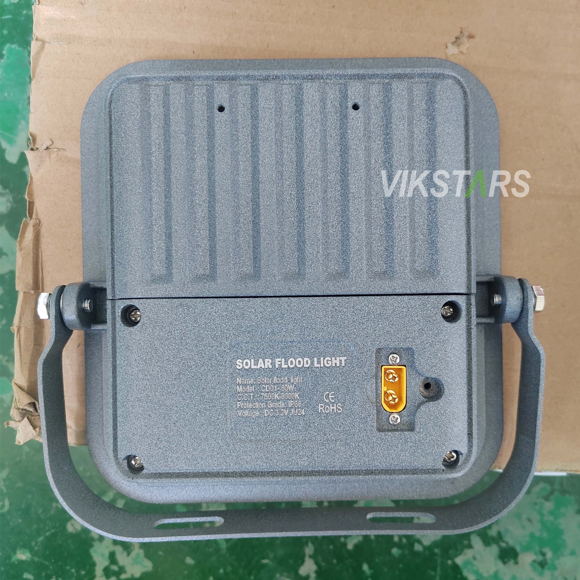 Replaceable battery glass type solar floodlight, high-brightness waterproof garden light, outdoor garden landscape light Application Scenario