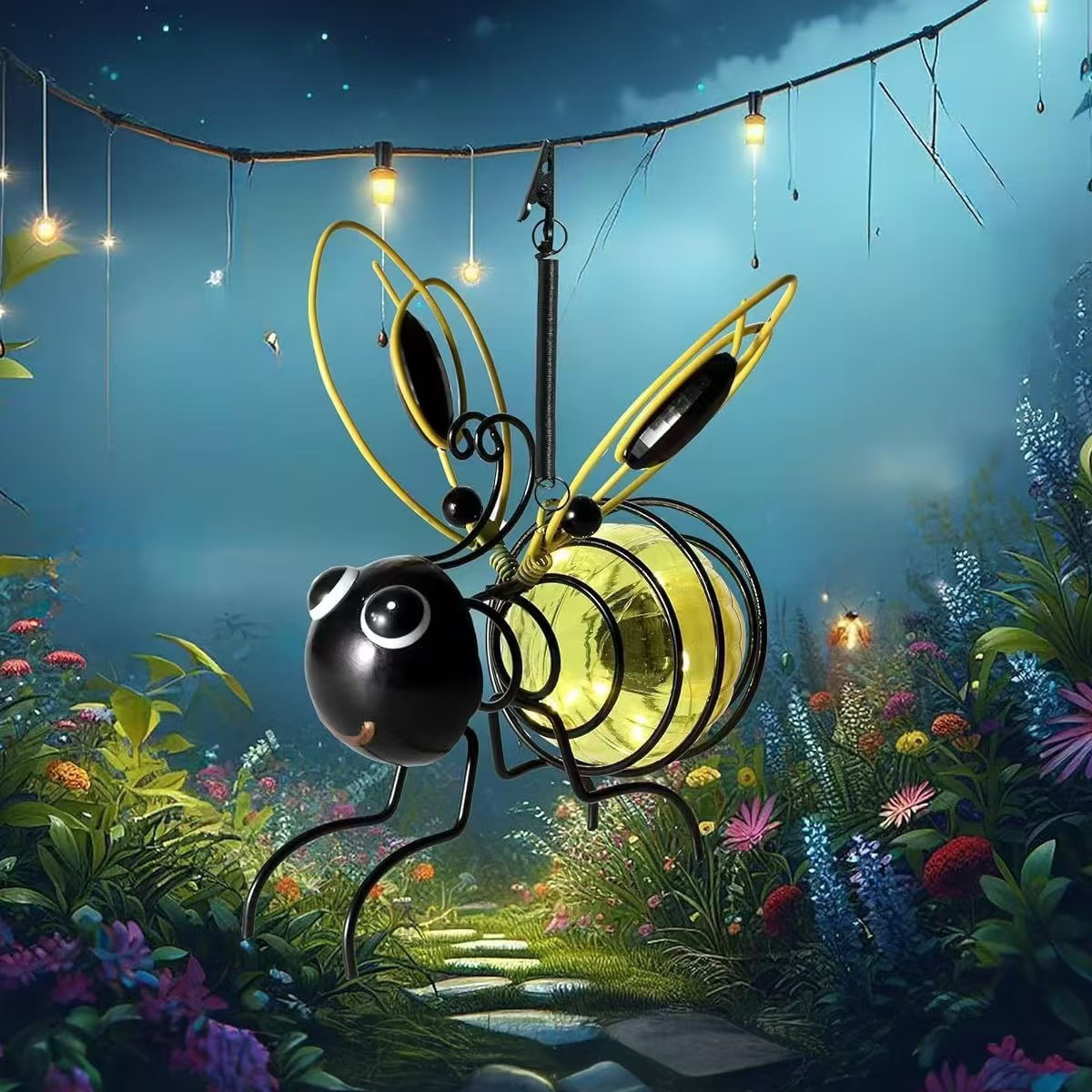 Solar-powered garden lamp, creative simulation insect, outdoor waterproof garden hanging decoration, bee hanging iron art piece full figure