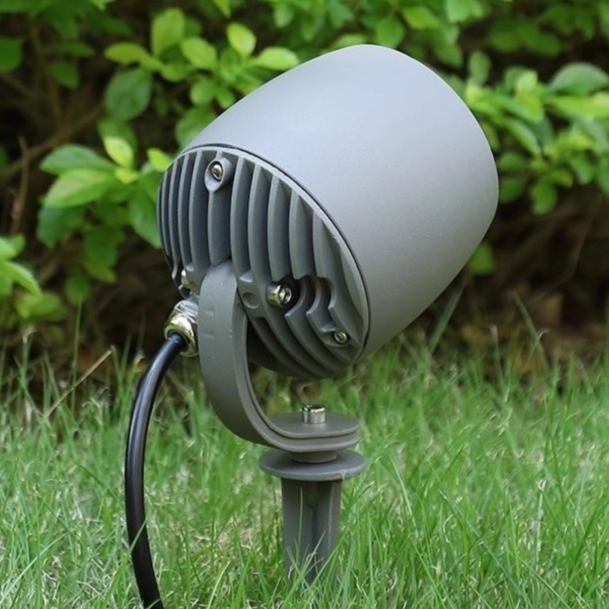 Tree projection lights, outdoor waterproof tree lighting lights, ground insertion lights, floodlights, 24V outdoor garden and courtyard landscape lights, floodlights Application Scenario