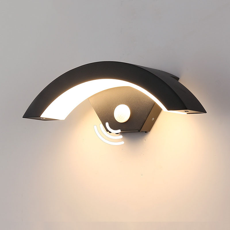 Outdoor waterproof human body infrared sensor wall lamp, simple and creative courtyard, moon-shaped wall lamp at the entrance of the outdoor balcony full figure