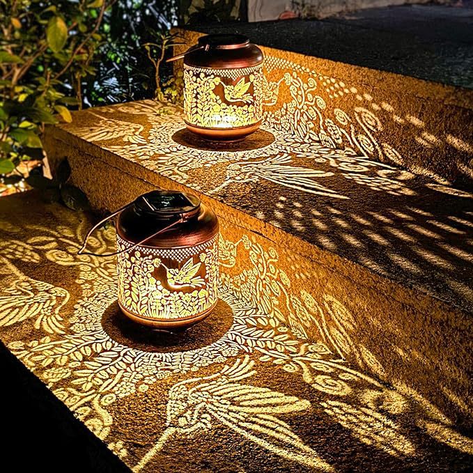 Waterproof solar outdoor lanterns, hummingbird hollowed-out retro metal garden lamps, factory direct sales Application Scenario