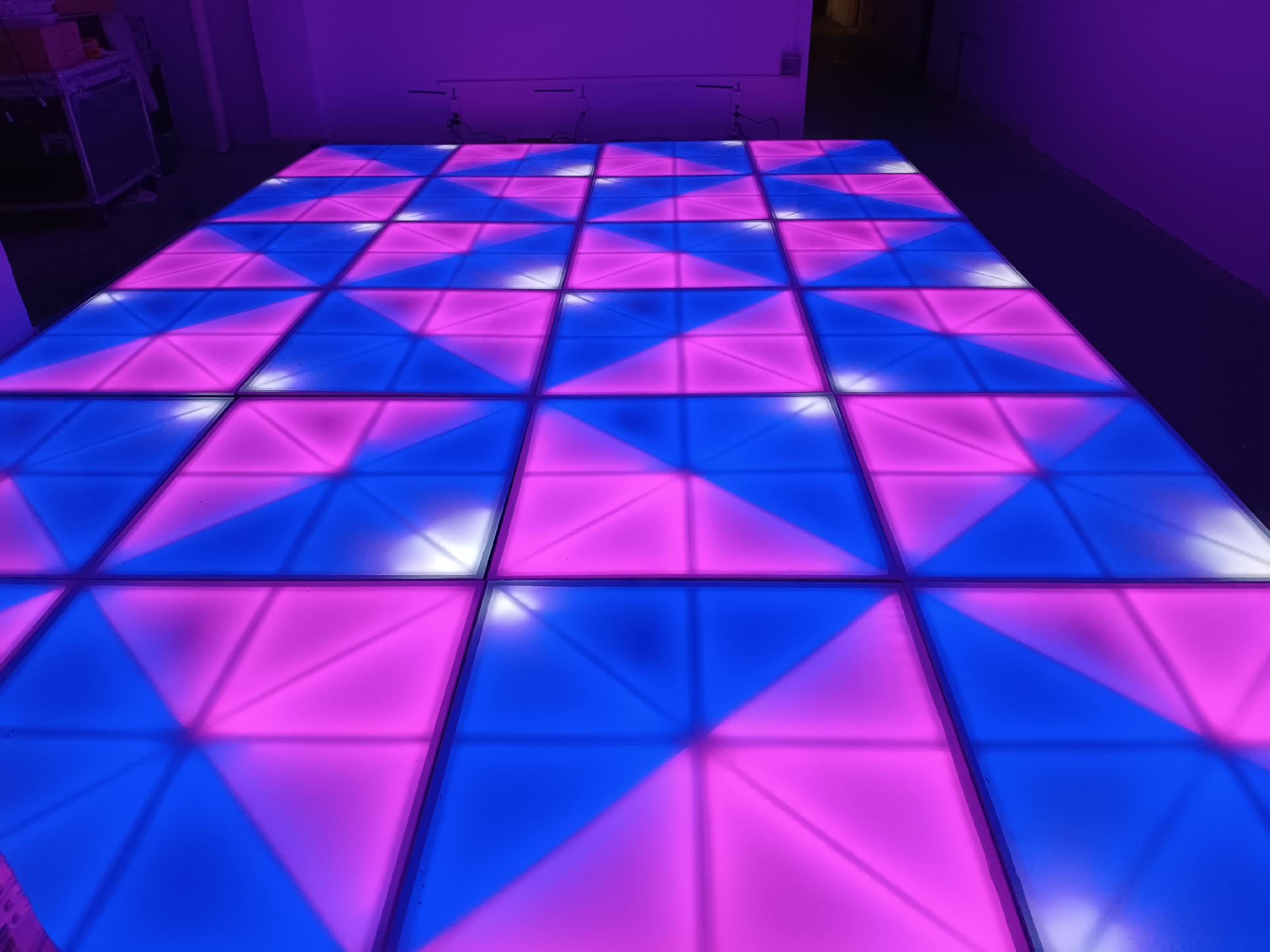 Cross-shaped rainbow multi-color changing stage LED floor tile lights, outdoor square, bar, dancing floor square sensor lights Specification drawing