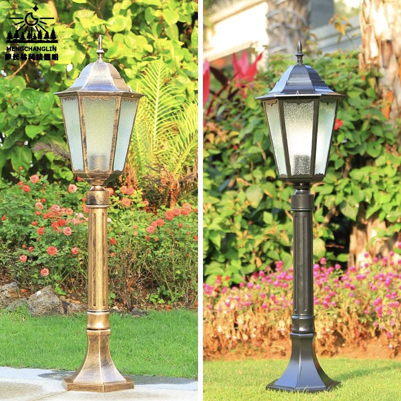 Hexagonal garden lamps with flower edges, European single-head garden lamps, 3-meter street lamps for villas, gardens and parks, and rural household street lamps Application Scenario