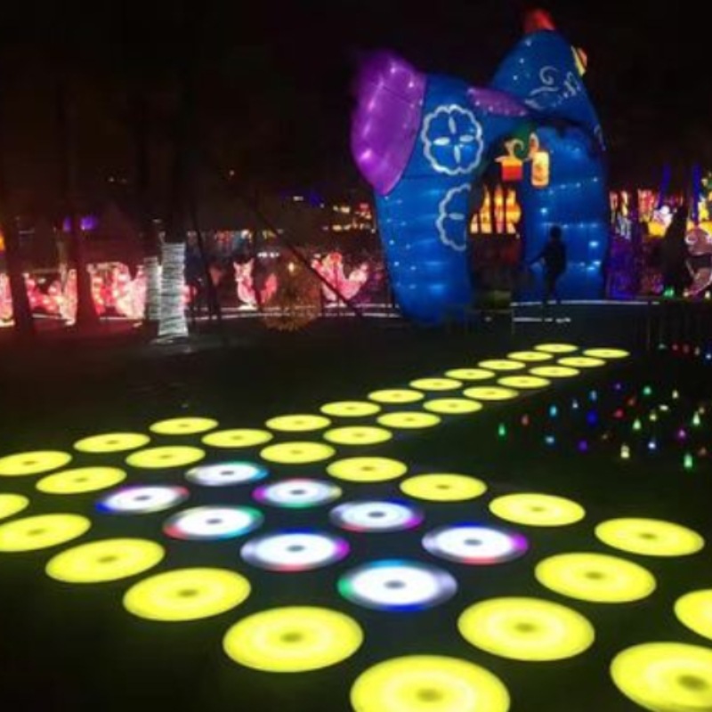 Outdoor floor tile light dynamic square room, innovative parkour, LED floor tile light interactive game, gravity sensing Specification drawing