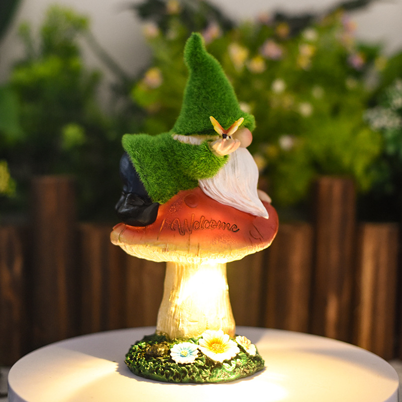 Amazon Elf Old Man Mushroom statue ornament, outdoor solar courtyard lawn decoration, dwarf garden statue Application Scenario