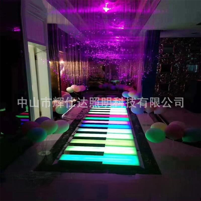 The popular check-in spot, the square park, features piano lights, piano keys, piano floor tiles, and floor pianos Specification drawing