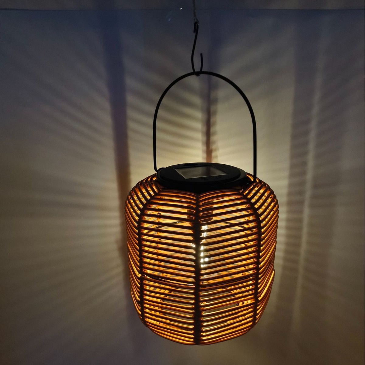 Solar-powered outdoor garden lamps, bamboo weaving wind lamps, rattan small lanterns, courtyard garden Chinese-style retro hanging lamps, lawn lamps details Picture