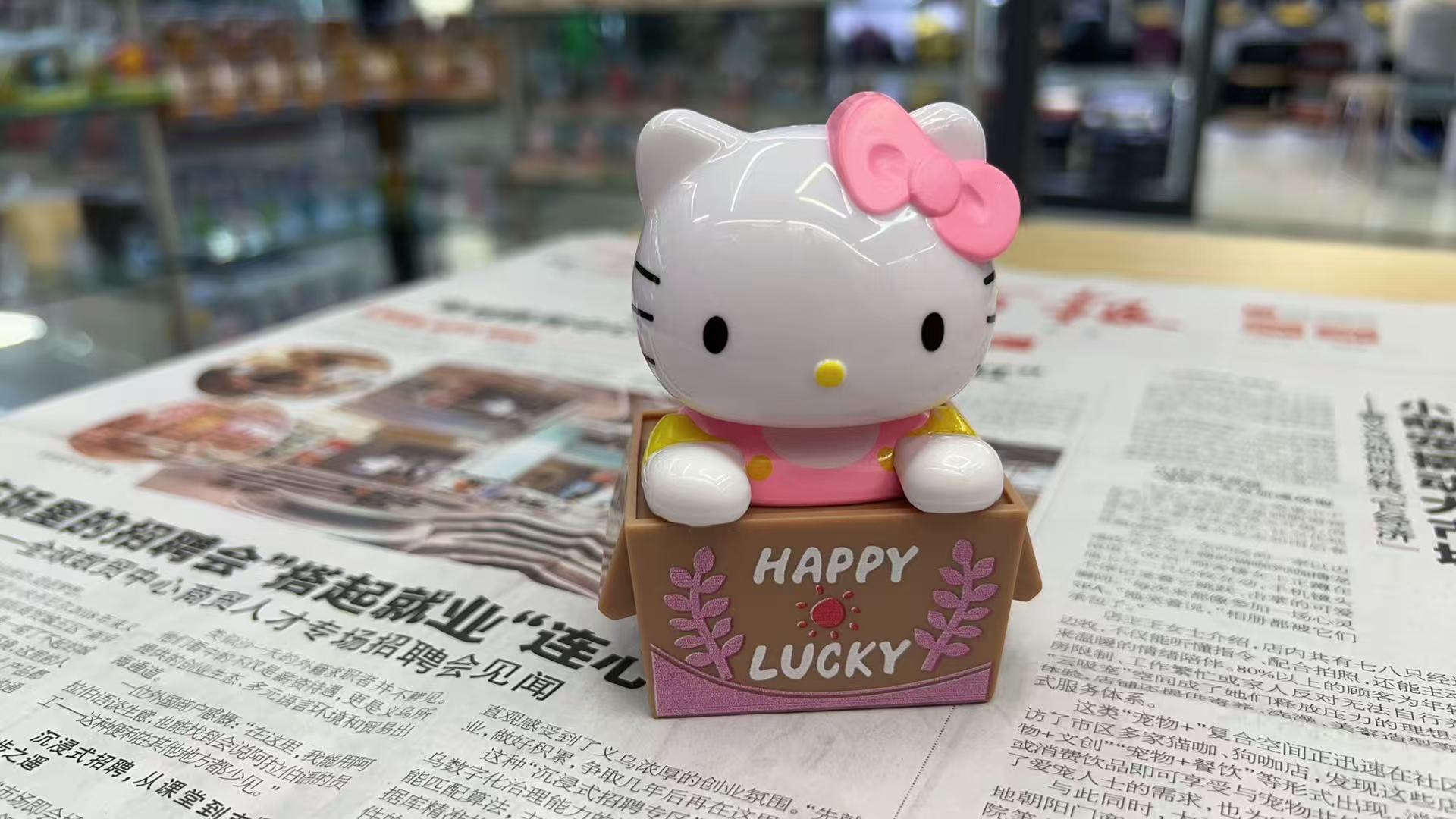 hellokitty摇头摆件纸箱KT太阳能汽车摆件卡通可爱装饰凯蒂猫玩具