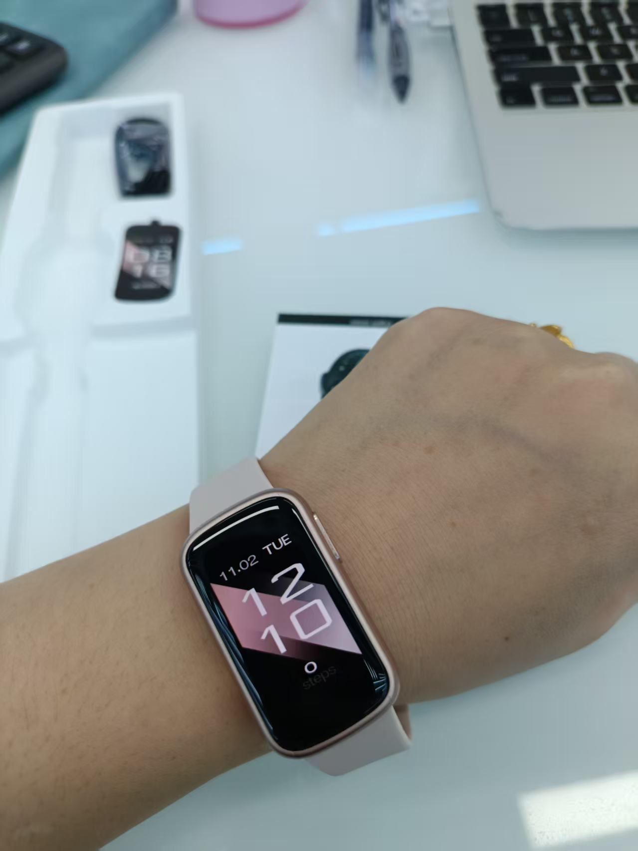 The RM52 smart bracelet features a square color screen for incoming call alerts, health monitoring, and making and receiving calls Specification image
