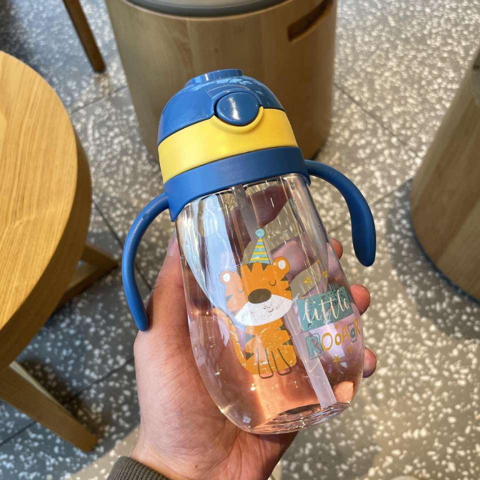 X102-305 Children's plastic cup with straw, heat-resistant and shock-resistant school drinking cup, portable for primary and secondary school students, anti-drop height details Picture