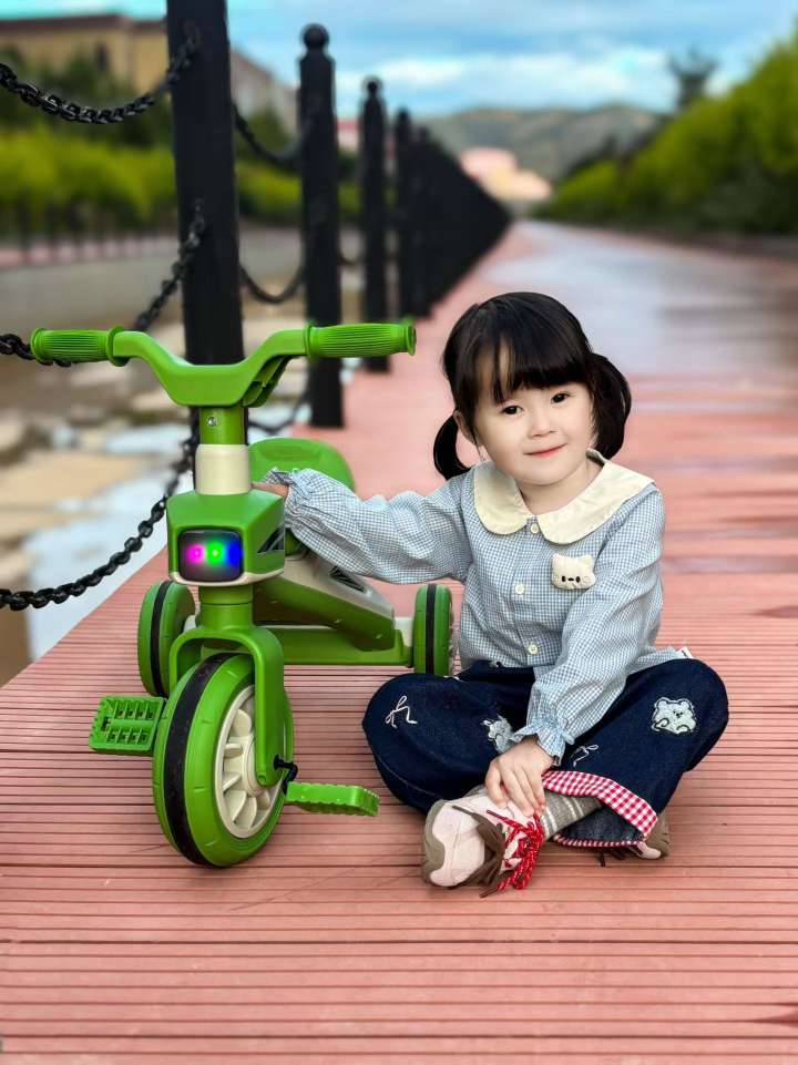 灯光音乐，加大前轮 前后静音轮及转向带轴承，可骑行、可滑行，承重80公斤QLJ详情图5