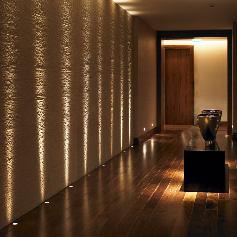 A narrow-beam ground light, a narrow-beam stainless steel ground light, is embedded in the exterior wall of the step without any residual beam details Picture