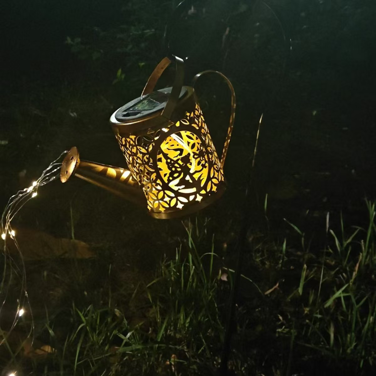 Amazon solar water bottle light, ironwork flowing water shower light, courtyard ground insert light, outdoor garden landscape decoration Specification drawing