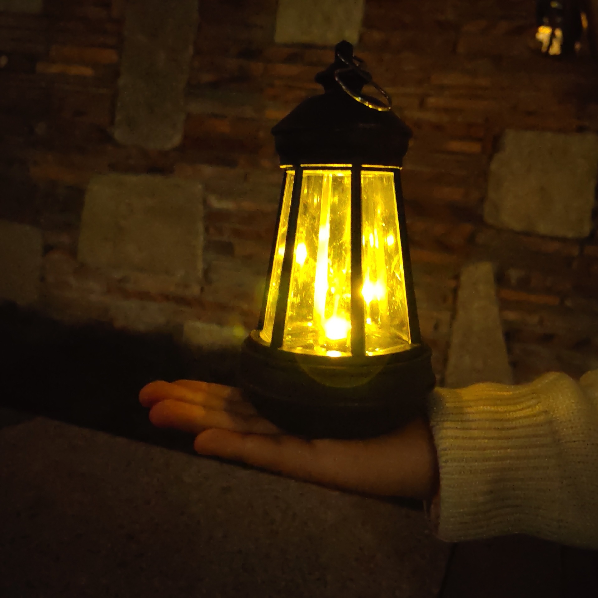Solar-powered dog lantern, outdoor waterproof large lighthouse dog lantern, resin ironwork LED light source, courtyard night light full figure