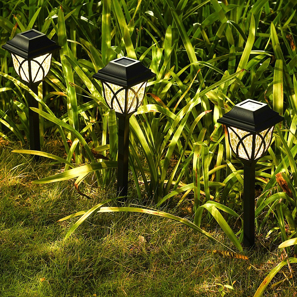 Solar-powered outdoor lawn lights, rain-proof night lights for courtyard, villa and garden decoration, and ground socket lights for lawn arrangement in the yard full figure