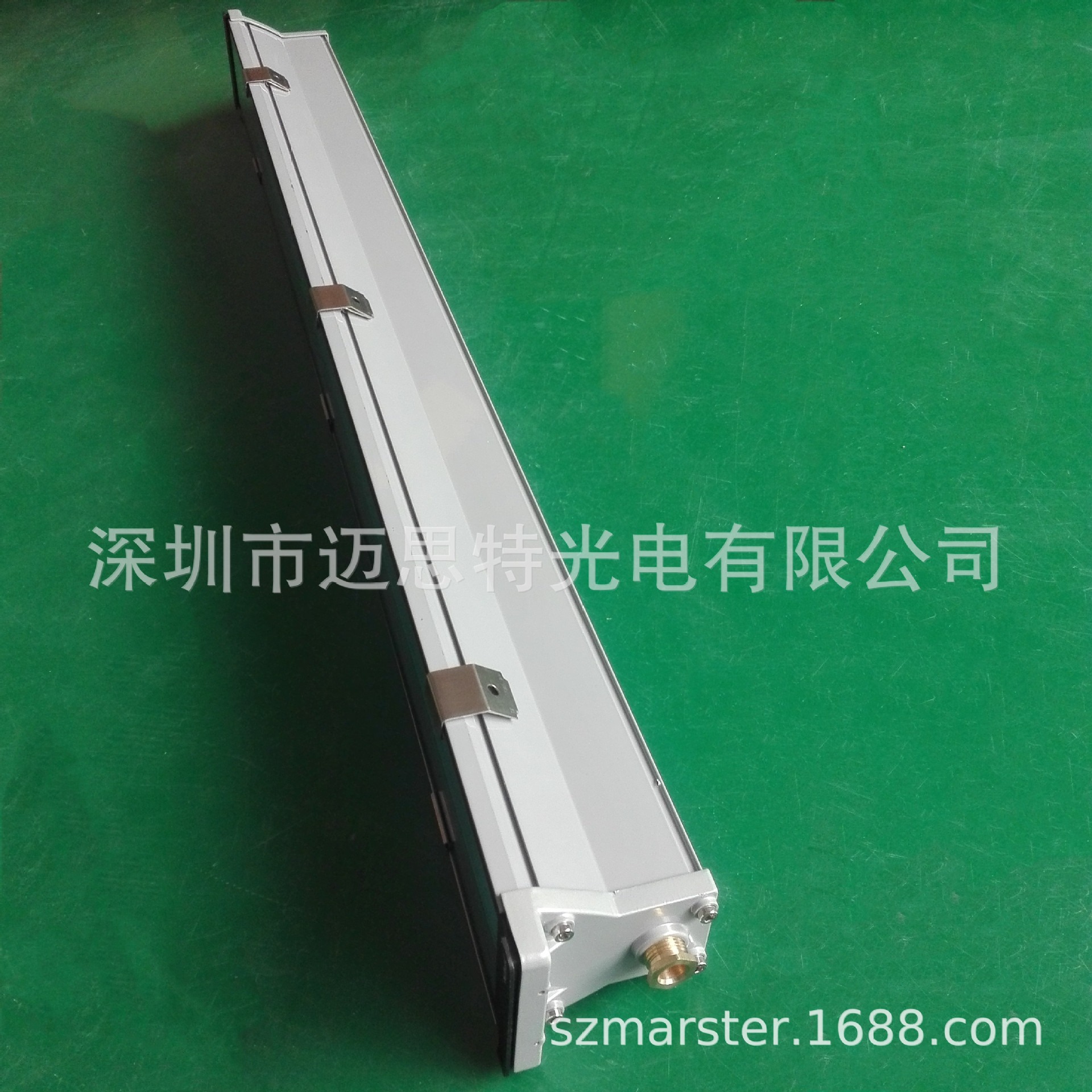 Factory direct sales of aluminum alloy three-proof lamps, IP66 waterproof subway tunnel lamps, thickened aluminum material + tempered glass lamps Application Scenario