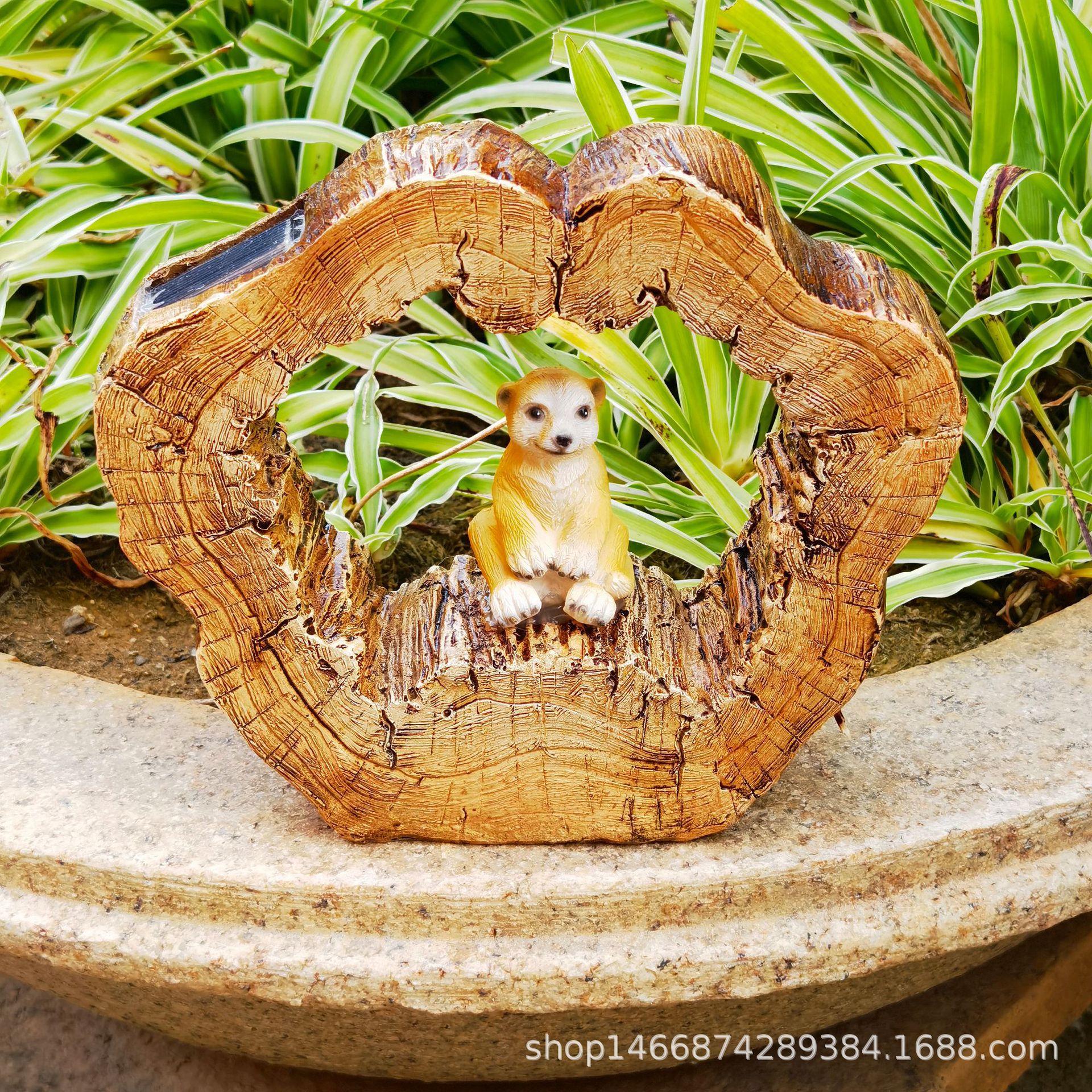 Tree-ring meerkat solar lamp, antique tree stump pattern garden courtyard landscape decoration outdoor statue ornament Application Scenario