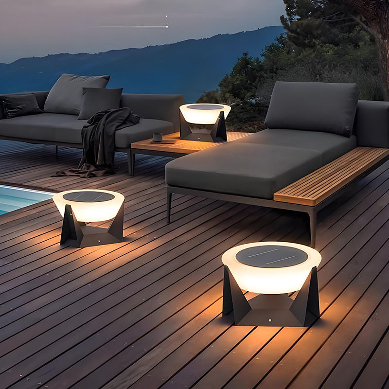 Solar garden lights, outdoor column head lights, villa gate column lights, lawn lights, outdoor lights, waterproof courtyard wall lights Application Scenario