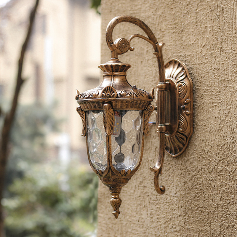 Outdoor wall lamps, waterproof garden lamps, European-style outdoor villa aluminum alloy balcony corridor, American retro wall lamps full figure