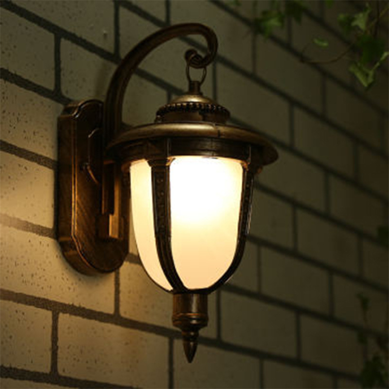 European-style retro outdoor wall lamps, waterproof and rust-proof aluminum wall lamps, balcony, corridor, passage, fishing wall lamps full figure
