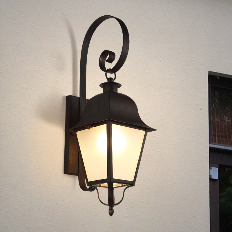 Cross-border retro outdoor wall lamps, waterproof garden lamps, outdoor garden lamps, villa exterior walls, balconies, European-style staircase wall lamps details Picture