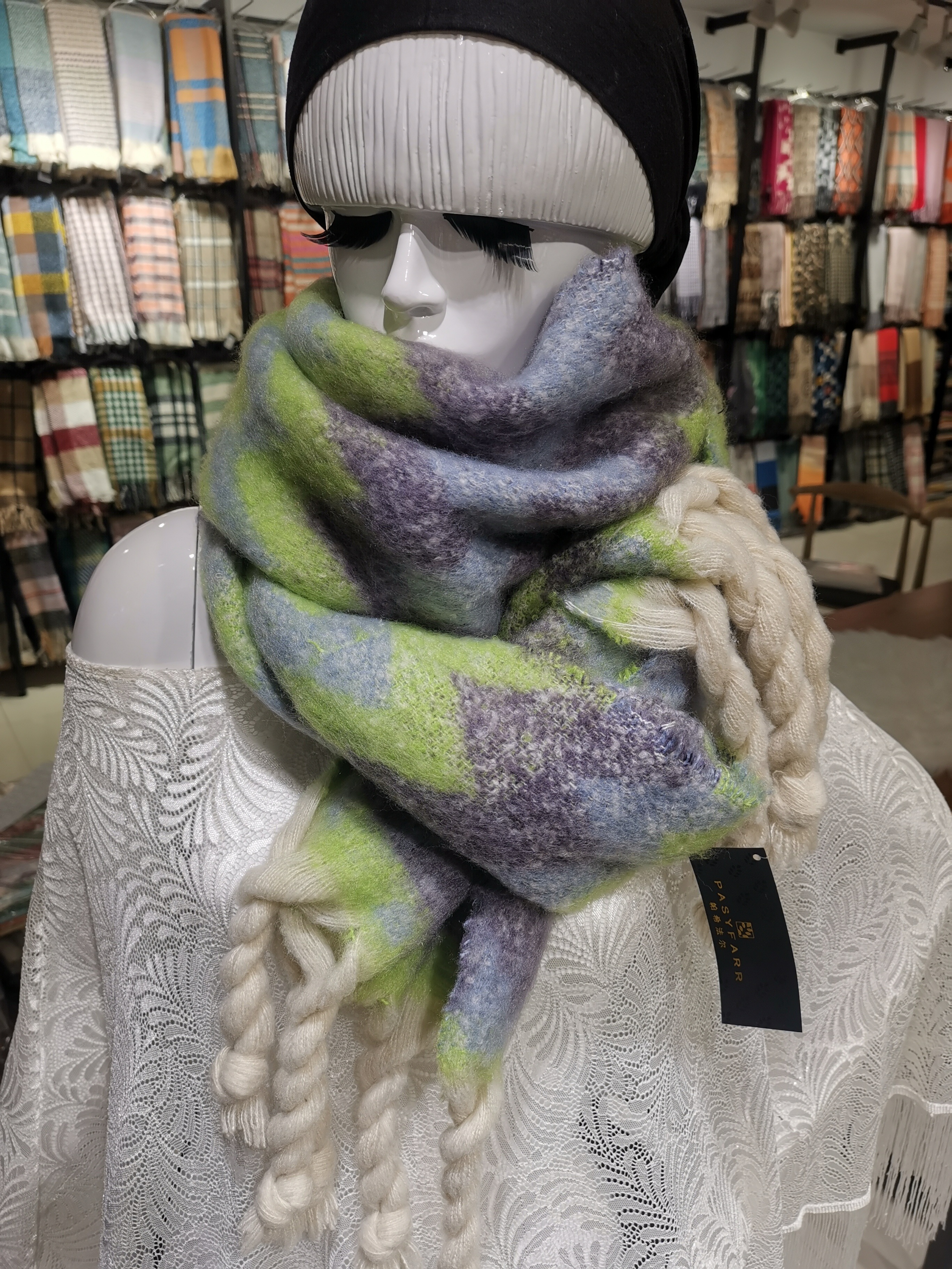 加厚毛绒保暖围巾畅销外贸御寒彩色围巾女款俄罗斯长款辫子披肩详情2