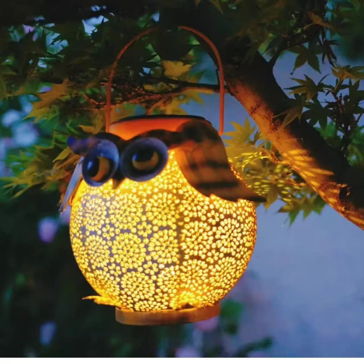 Owl solar light, outdoor waterproof garden, owl atmosphere landscape light, home courtyard hollowed-out lantern details Picture