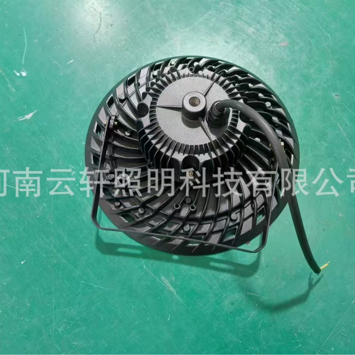 LED industrial and mining lamps, ufo industrial and mining lamps, dust-proof and waterproof flying saucer lamps, warehouse, workshop and factory lighting details Picture